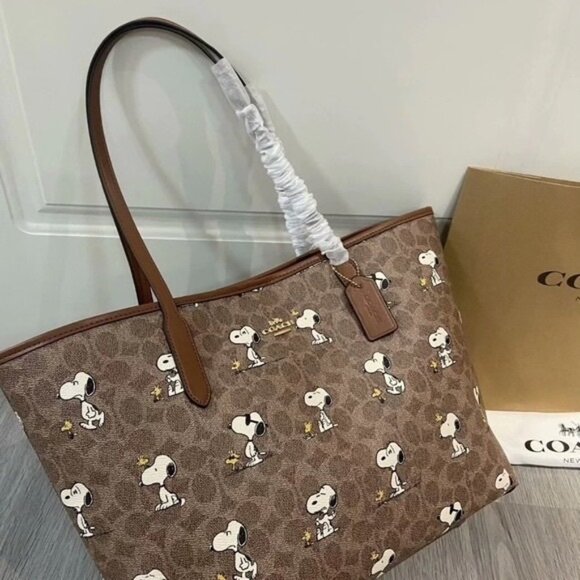 Coach X Peanuts City Tote Bag In Signature With Snoopy Print - Picture 6 of 8